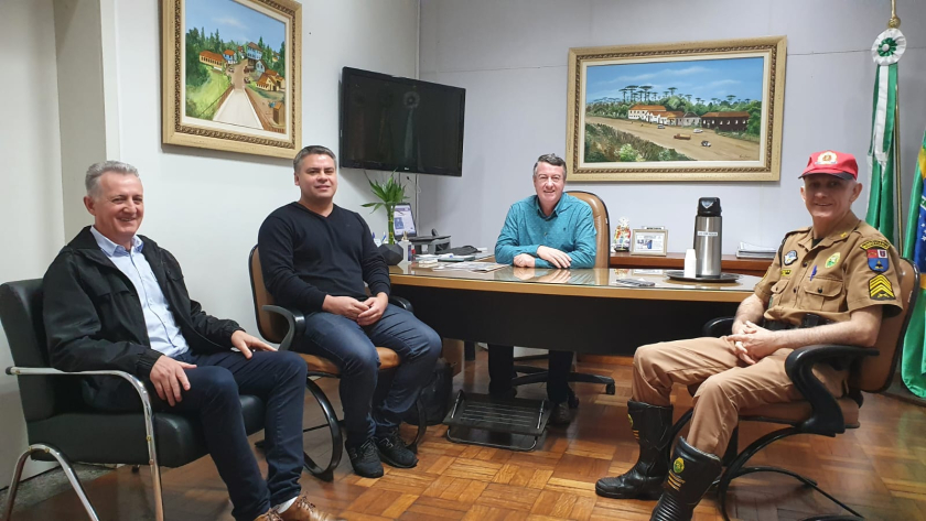 Sargento da Polícia Militar realiza palestra sobre Campanha Maio Amarelo 