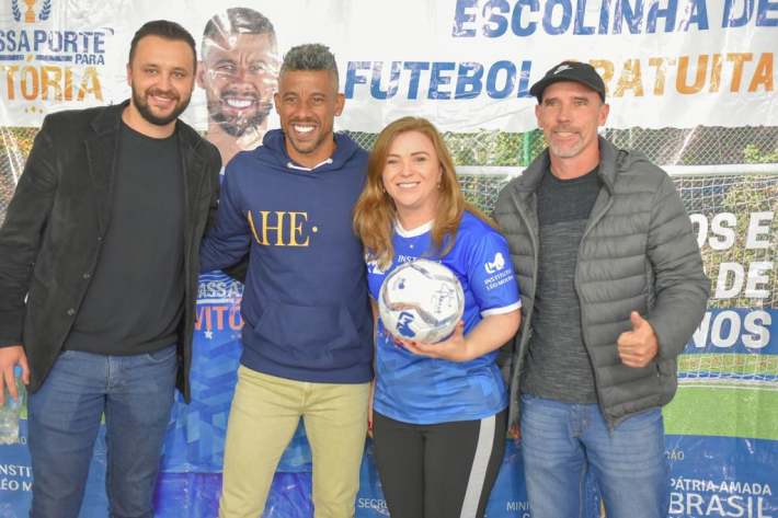 Vice-Prefeito e Diretor do Depto de Esportes com Deputada Leandre e jogador Léo Moura