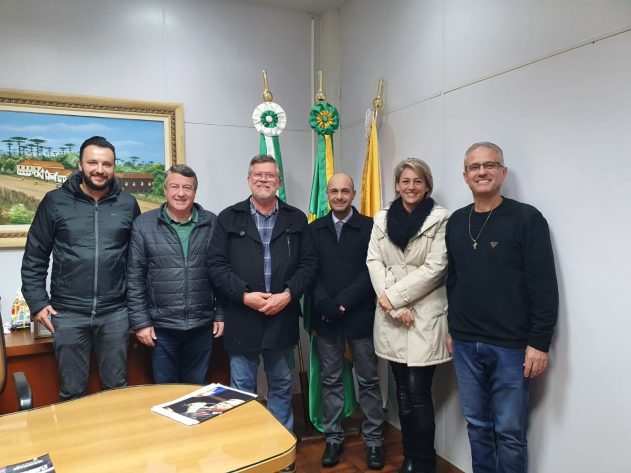 Prefeito recebeu ex-deputado Assis do Couto