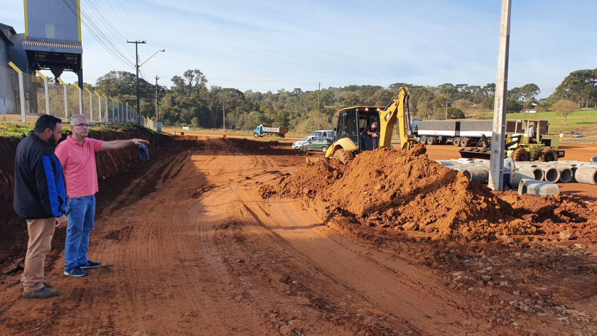 Andamento da obra de pavimentação Asfáltica no bairro Industrial