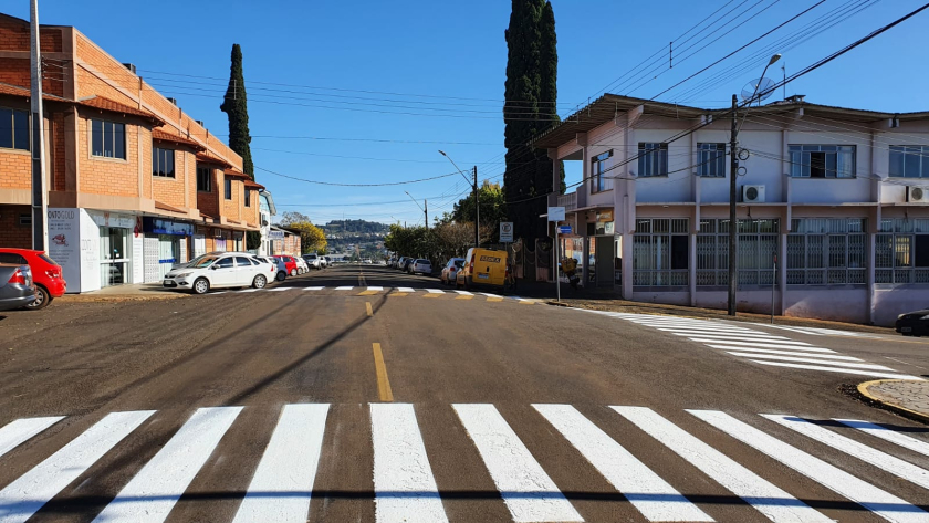 Revitalização das faixas de pedestres e estacionamentos