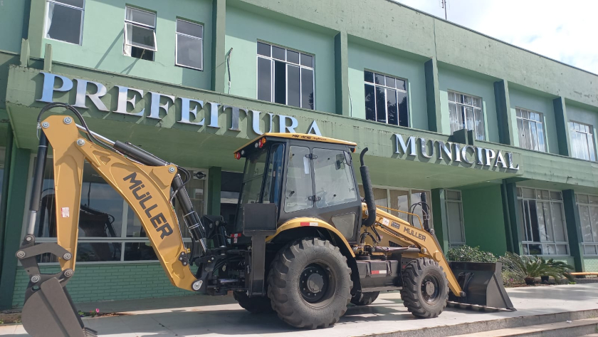 Departamento de Agricultura realizou aquisição de uma nova Retroescavadeira