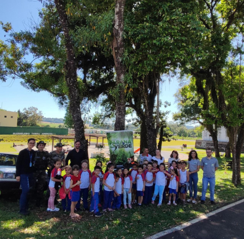 Departamento de Meio Ambiente Promove o Plantio de Mudas Nativas