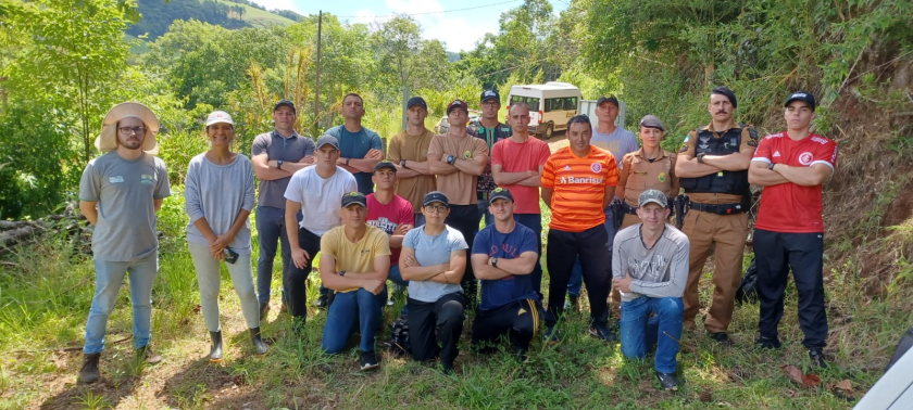 Departamento de Meio Ambiente e Policia Militar Realizam Plantio de Árvores Nativas