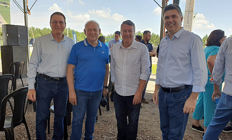 Em Inauguração, o Deputado Traiano, anunciou o desejo da duplicação de rodovia que liga Marmeleiro até Água Branca