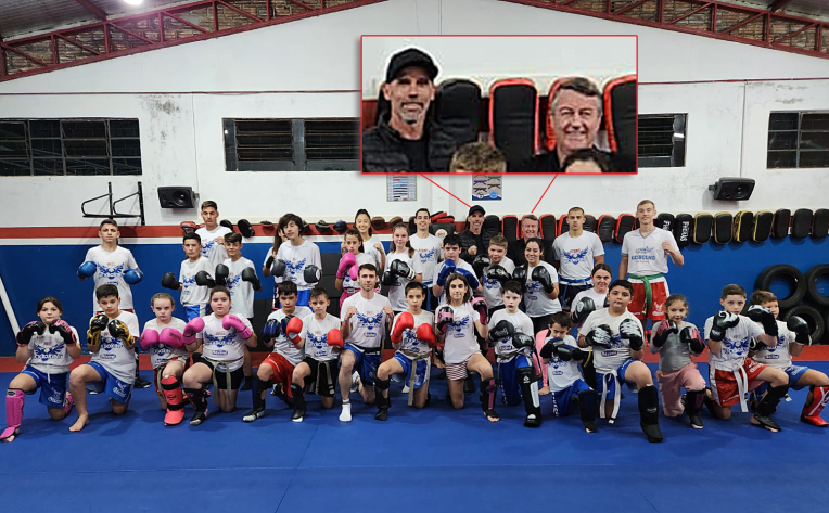 Prefeito e Diretor do Departamento de Esportes visitaram os campeões de KickBoxing