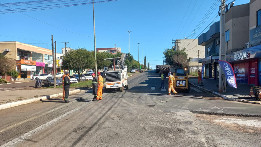 Reparos na Pavimentação das Avenidas Dambros e Piva e Macali