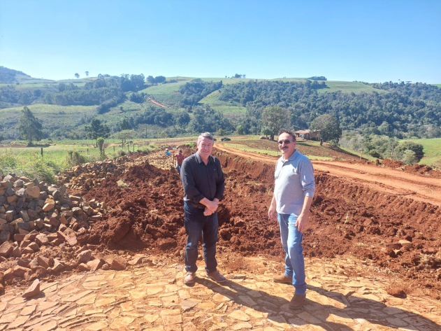 Obras de Calçamento no Interior