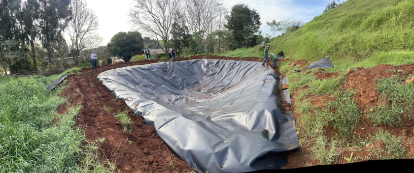 Departamento de Meio Ambiente instala Geomembranas para esterqueira no interior.