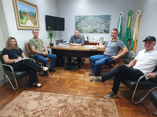 Lideranças do CTG visitam Prefeito