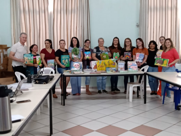 Compra de livros para Renovação do Acervo das Bibliotecas das Escolas Municipais.