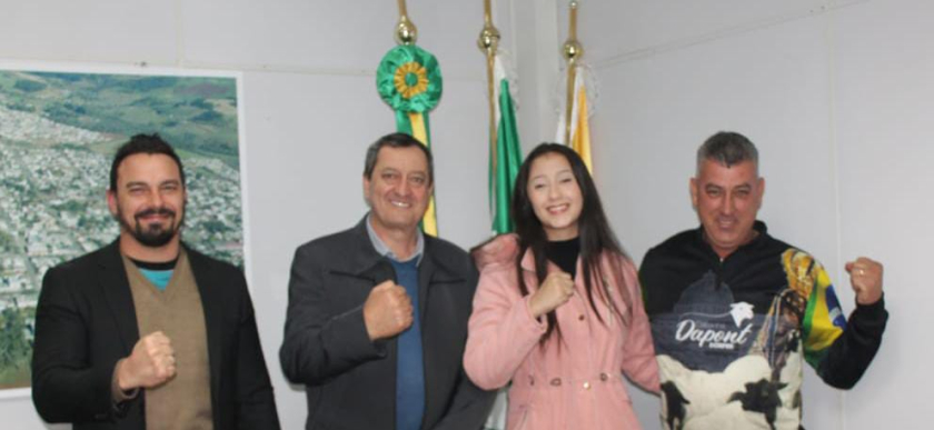 Prefeito Jander Loss recebeu a Campeã Brasileira de kickboxing 
