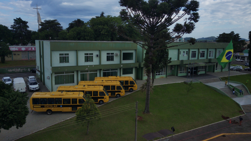 Administração Municipal recebe primeiro Lote de ônibus escolares para renovar a Frota de 2026