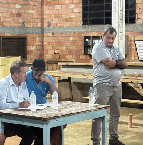 Prefeito visita Linha São Jorge e conversa sobre asfalto com moradores