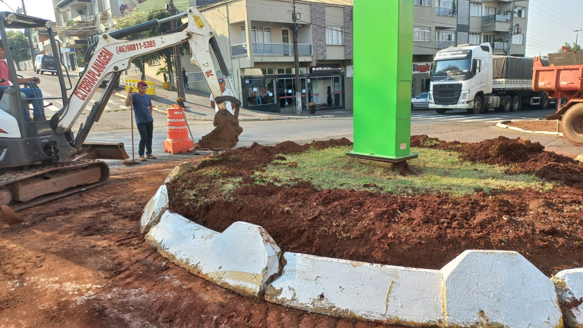 Obras no Canteiro e Rotatória da Avenida Macali