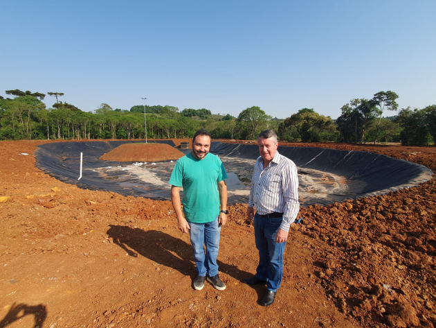 Prefeito Visita Obras no Lago do Coophamar