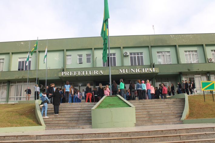 Governo Municipal celebra abertura da Semana da Pátria.