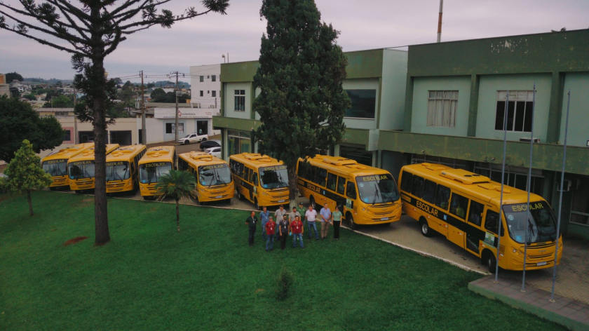 GOVERNO MUNICIPAL INVESTE MAIS DE R$ 3,6 MILHÕES NA AQUISIÇÃO DE NOVOS ÔNIBUS ESCOLARES 
